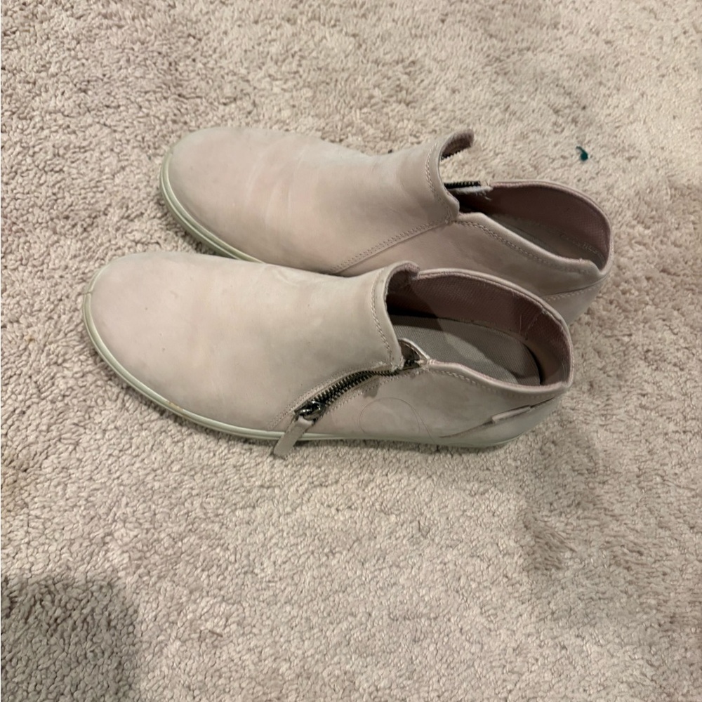 Ecco Women's Cream Ankle Booties